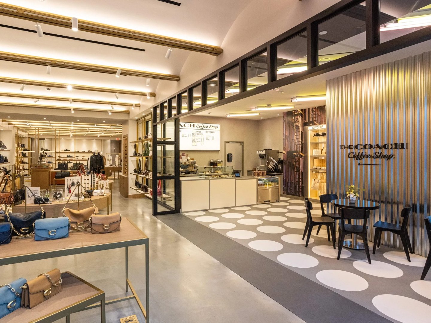 Por Que Todas as Marcas Estão Abrindo Cafés?